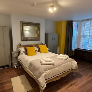 https://seaside-hideaway-scarborough.yorkshirehotels.net